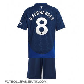 Manchester United Bruno Fernandes #8 Replika Bortatröja Barn 2024-25 Kortärmad (+ Korta byxor)